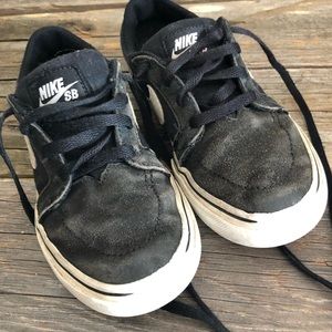 Boys lace up Nike shoes